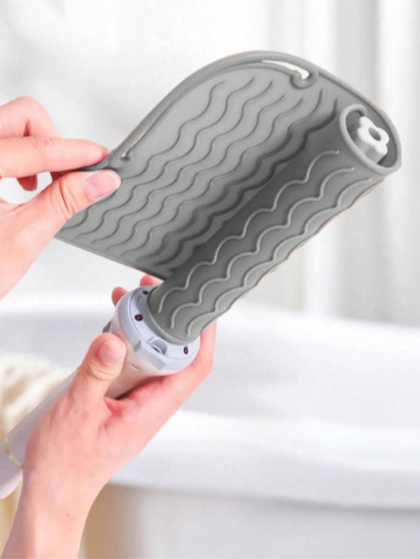 Tapete térmico para apoyar herramientas calientes de cabello color Blanco